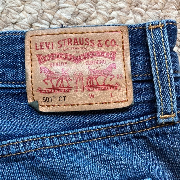 501 Levi’s , W 30”, inseam 27”, button fly - Picture 6 of 11